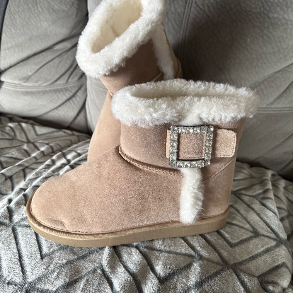 Cozy Tan Suede Boots with Faux Fur